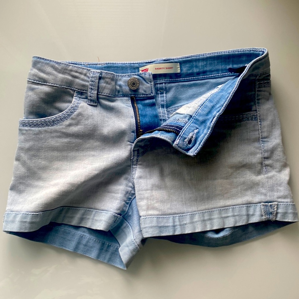 New Levi’s light wash shorty shorts denim shorts